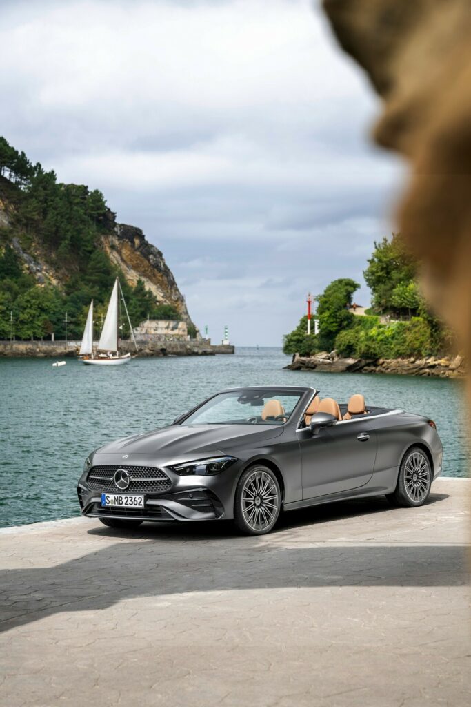  Mercedes CLE Cabriolet 2024 года имеет четыре двигателя и внешний вид под открытым небом