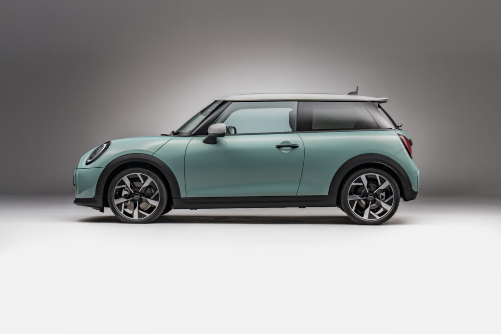  MINI Cooper 2025 года приземлится с мощностью сгорания до 201 л.с.