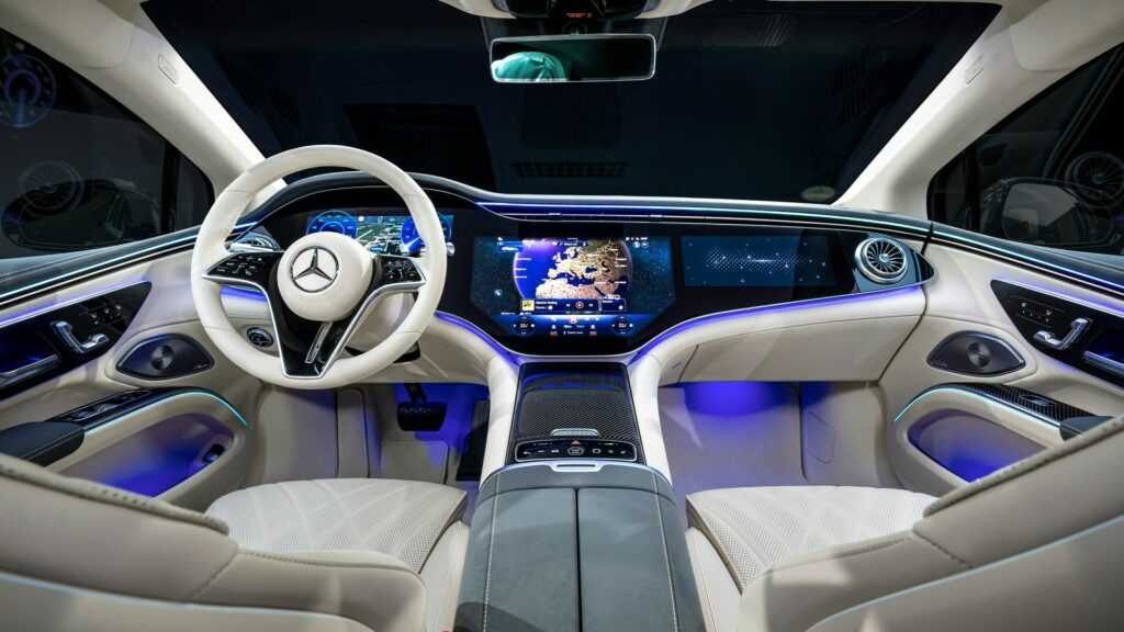  EQS 2025 года теперь действительно выглядит как Mercedes
