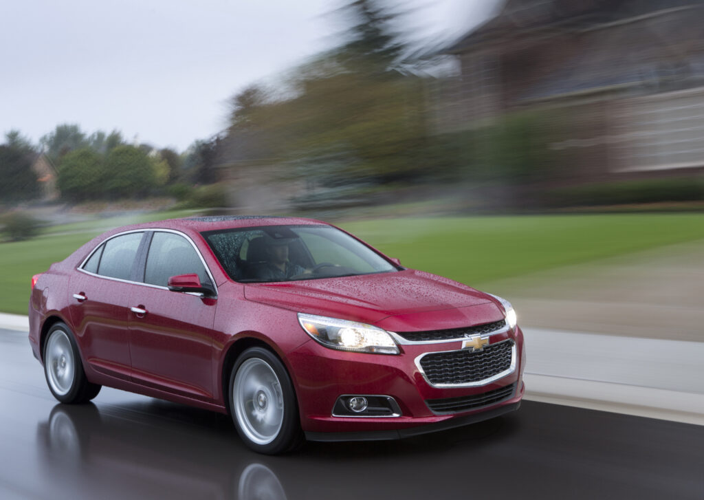  Chevrolet Malibu 2028 года: что, если GM возродит его как электрифицированный спортивный седан?