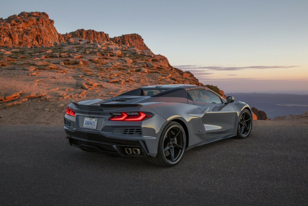  Мы ездим на Corvette E-Ray мощностью 655 л.с., спрашивайте нас о чем угодно