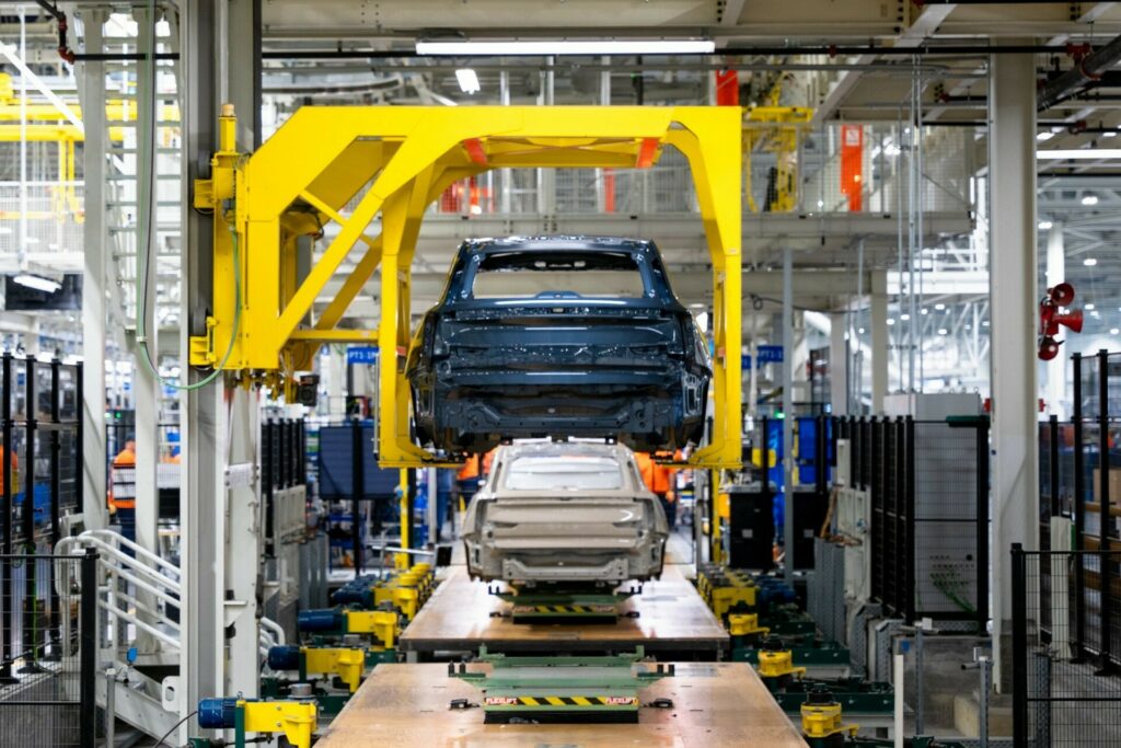  Volvo наконец начала производство электрического внедорожника EX90 в США после проблем с ошибками