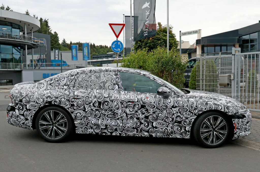  Новый прототип Audi A7 заставляет нас задуматься, седан это или спортбэк